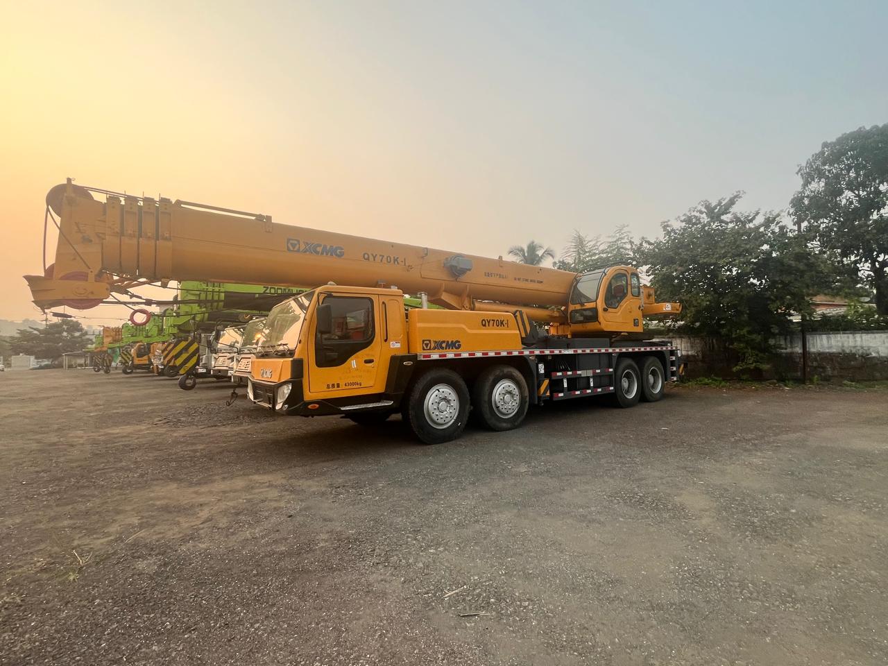 MGE truck mounted telescopic crane fleet at the Taloja yard at the end of a shift